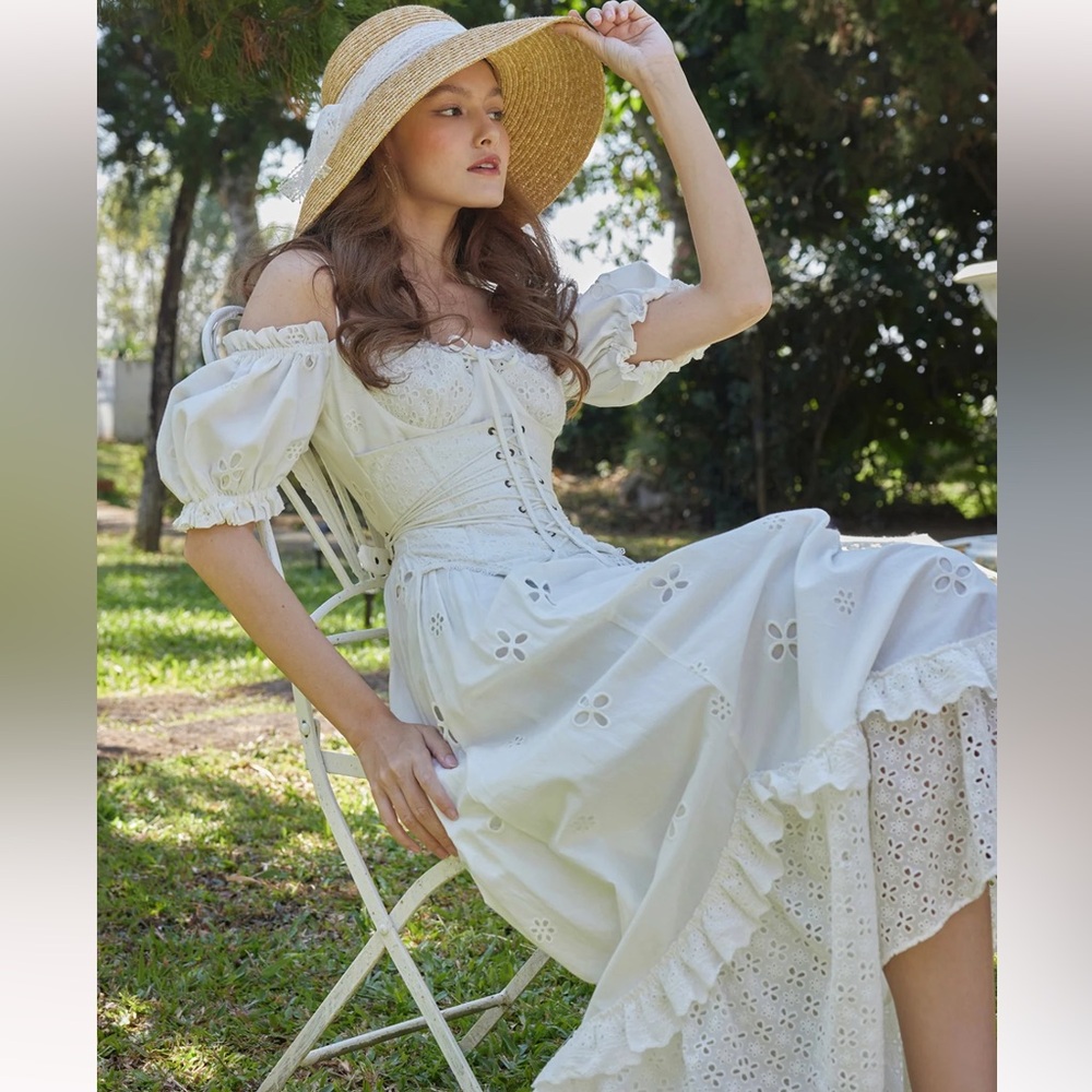 Chic Off-Shoulder White Maxi Dress